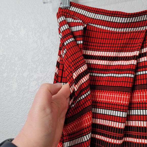 LulaRoe stretch pull on circle skirt red gray black striped skirt - Picture 5 of 6